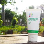 娘達の紫外線対策に【ALOBABY UVモイストミルク】を使用しています🌞まだ5月なのに暑くて 半袖で過ごしているので 毎日 紫外線対策必須！👧💡 この日焼け止めは、紫外線だけでなく 夏の…のInstagram画像