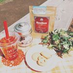 💐株式会社TIGER様の💐✧『ルイボスティー』✧✧ホットでもアイスでも飲めちゃう𖠚ᐝ✧天気が🔆🔅良かったからた私は☀️✧アイスでクッキー🍪と共に☘️☘️✧✧見た目も赤色…のInstagram画像