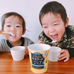 おいしー💕安曇野食品工房（EMIAL）さまの家族の贅沢 クリーミーカスタードバニラヨーグルト 1歳の娘もすごくお気に入りで「にょーぎゅーと(ヨーグルト)」とおねだりします😆卵黄、生クリ…のInstagram画像