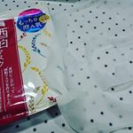 酒粕マスク✨オリジナル酒粕エキス(保湿成分)を配合したフェイスマスクでお肌に優しい酒粕エキス・キュウリ果実エキス・米セラミド・ユズ種子エキスなどが入ってます☺️ 酒粕は日本酒を作る際に出る副産…のInstagram画像