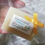 アンティアンさんの１番人気、無添加手作り洗顔石鹸 ラベンダーハニー🐝を使わせて頂いています💕真空パックで届き、開けた瞬間からとってもいい香りに包まれました🌼最上級の無農薬、有機栽培のラベンダー…のInstagram画像