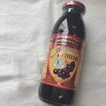 【有機アロニア100％果汁】ブルガリア産の有機栽培アロニアの果汁100%ドリンクです！.アロニアに含まれるポリフェノールはブルーベリーの5倍。アントシアニン、βカロテン、βクリプトキサ…のInstagram画像