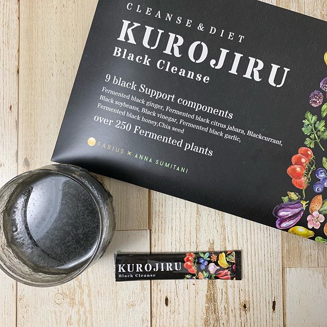 口コミ投稿：KUROJIRU。○続けて飲んでいる黒汁。飲みやすいし美味しいです。○色がさ。黒っていう…