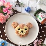 *****今日は @goshoku.co.jp の荒ほぐし鮭 30%塩分カットを用いて#ダッフィーおにぎり 作ってみました😍❣️**ご飯に鮭フレーク、かつお節を混ぜて形…のInstagram画像