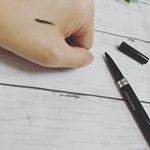 マルシュールのディープアイライナーペンシルをお試し⭐️ 久しぶりのペンシルタイプ。鉛筆タイプは一々削ったり、削るときに芯が折れやすいから、このアイライナーは繰り出しタイプで便利👍芯は適…のInstagram画像