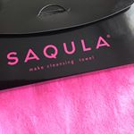 先日王様のブランチで紹介された商品❤️『SAQULA クレンジングタオル』のご紹介✨細かい特殊繊維が肌にしっかりと密着しメイクを落とします💄ウォータープルーフマスカラや落ちない口紅もオ…のInstagram画像