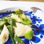 夏に大好きな野菜#オクラオクラ好きですか？私は大好き！ちょっと茹でて酢でも、ドレッシングでもなんでも！昔ハマったのは焼いて醤油とチーズであえるの、毎日食べてた！！おススメのオク…のInstagram画像