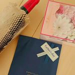 Hello🌿  父の日のプレゼント用意しました✨ 喜んんでくれるかな🌿ワイン・入浴剤🌿以前私が使って良かったので、コリストップ🤗 悩まされた肩こり、腰痛、顔にも使え、リフトアップにもなるよ…のInstagram画像