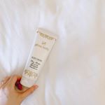 ♢最近のお気に入り♢最近使ってるボディクリーム💄乾燥肌だからしっかり保湿してくれるのしか使えないけどこれサラサラしてるのにずーっとしっとり長持ちお気に入り🌟つけてすぐより1…のInstagram画像