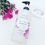 レイヴィー花びら入りフレグランスボディシャンプー500ｍｌ @leivy_japan アーティフィシャルフラワーが散りばめられた華やかなボディシャンプー🌷🌸🌺🌻保湿成分ヤギ乳配合で肌の乾燥…のInstagram画像
