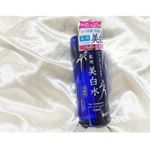 ..【雪澄 薬用美白水】..青いプラスチックのボトルに入った化粧水✨.たっぷり使える大容量サイズで500mlも入ってます(*´-`).毎日バシャバシャと惜しみ無く使えるのが凄く嬉しい…のInstagram画像