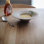 お気に入りのリム鉢にかぼちゃのポタージュを。ハチミツで甘さを足しました🐝#onmytable  #onthetable #instafood #暮らし  #instagramjapan #おう…のInstagram画像