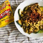 パウダーのバーモントカレー🍛オアシスでゲット💫これふんわりカレー風味になって良い😁夏休みに活躍しそう！#ハウス#オアシス#新商品#カレー#甘口#monmarche #さば缶…のInstagram画像