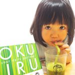 美味しいお顔シリーズ..皆さん青汁、飲みますかー？おススメの青汁あったら教えてください！私の1番は#ファンケル の冷凍青汁かなでも冷凍庫がいっぱいなので手軽に試せる粉末青汁も色…のInstagram画像
