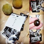 【黒くて美味しいダイヤ】夏バテには酸っぱいモノ。特に、梅が大好きな私。梅酒、梅干し、梅シロップ、そして#黒いダイヤ の#紀乃家 の梅エキスと黒糖たっぷりなキャンディ。甘酸っぱくて、優しい味。…のInstagram画像