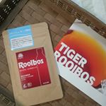 タイガー ルイボスティー便利な500mlペットボトル用👍細身のしっかりしたナイロンパックなので、口元から入れてティーバッグの先端を折り曲げてから、軽くフタを閉めます🙆寝る前にセット…のInstagram画像
