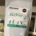 娘にプロテインを飲ませたくて、何個かチャレンジしてるけど、味がダメらしく、全然飲んでくれない💦これはどうだ！？と試してみたら、「おいし～い！！」と❤やっと飲めるプロテインを見つけました…のInstagram画像