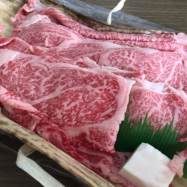口コミ投稿：⌘⌘神戸牛の辰屋さんに美味しいすき焼きのお肉いただきました自分では買えないいいお…