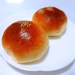 パン記録🍞あんぱんです😄✨パン活⤴️子供達は胡麻がいらないらしい(笑)でも、あんぱんって胡麻がアクセントでいいんだよね☺️❤️甘いものも良いけど、惣菜パンも大好き❤️ #手作りパン#手…のInstagram画像