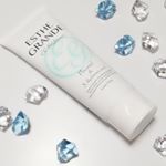 *そく、美白！！·ESTHE  GRANDE〖エステグランデ 〗··緑のクリームで赤みやニキビ日焼け後の赤みをカバーシミ、毛穴、くすみもカバー·クリームでもすこ…のInstagram画像