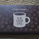 私が普段使っている#etudehouse HOUSEの#playcoloreyes の#inthecafe 発色はとても綺麗だけど、だんだんラメが付きづらくなってる…。何かいい方法あるかな？…のInstagram画像