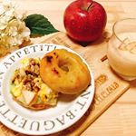 しっかりたべたい日の朝ごはんは(｡ơ ᎑ ơ )˖*˖*スクランブルエッグやくるみのベーグル、クロワッサンサンド、ホットサンドです｡:°ஐ♡*˖*˖*甘いフルーティーな朝ごはん…のInstagram画像