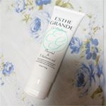 アンドシーム エステグランデCCブライトナー✨全身に使える緑色のCCクリーム。肌の気になる毛穴やくすみや、緑のクリームなので赤みをカバーしてくれます💕プラセンタやヒアルロン酸、ヨーグル…のInstagram画像