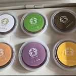 ご縁があり五代庵の梅干しをお試しさせて頂きました。個人的に超好みの味は蜂蜜うす塩ほんのり甘くでとても食べやすい！1パックに4つ入って6種もあ？から色々と試せる梅雨も明け熱中症対策に美味…のInstagram画像