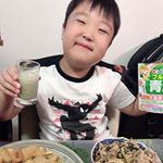 野菜嫌いなお子様に…新商品の子供向け青汁💪✨﻿﻿#キッズハグフルーツ青汁】﻿（1袋30g：約15日分・2g×15袋 希望商売価格1400円〜 Amazonでは872円でした♪)﻿﻿…のInstagram画像