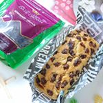 デーツを刻んでヨーグルトケーキに混ぜて焼いてみました😊デーツはナツメヤシと呼ばれるヤシ植物の果実です🌴デーツ、甘くて美味しい✨見た目はレーズンやプルーンのようで、味は黒糖やチョコレ…のInstagram画像