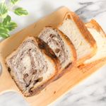 八天堂 とろける食パン..＊生地にマーガリンや発酵バターを幾重にも折り込み、手間ひまをかけて作り上げた贅沢な一品..＊パン生地の優しい甘さは朝食にもぴったり..＊そのまま食…のInstagram画像