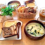 ＊2019.8.25朝ごパン🍞.@hattendo_official のとろける食パンで朝ごパンでした🍞美味しすぎてとろけた🤤💕.シチューが急に食べたくなったんだけどに…のInstagram画像