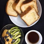 ・八天堂『とろける生食パン』🍞公式サイト通販で３本¥2,000生食パン🍞って良く聞くけれど、まだ食べた事がなくて、今回🎁で初体験❣️生食パンにもいろいろあるみたいですが、八天堂さんの生…のInstagram画像