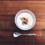 ケフィアヨーグルト毎日食べてます。ケフィア菌は生きてるので冷蔵庫で保管して、牛乳に混ぜて室温で1日置くだけ。この前は プロバイオティクスのヨーグルトをお試しさせていただいて、そちらは発…のInstagram画像