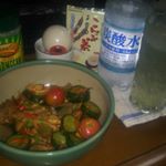本日夜のWaShock!😱 おうち野菜のカリー炒め🔥🥒🍅 ＆シャリキンこんぶ茶サワー□😁 #washoku #washock #chicken #cucumber #komatsuna #tomato…のInstagram画像