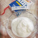 「ホームメイドケフィア」牛乳パックにスティック一包を入れるだけで、24時間後にはケフィアが出来上がります。さらっとした良質なヨーグルトという感じ。お気に入りの牛乳で作れるのが嬉しい…のInstagram画像