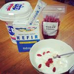 ☆手作りヨーグルト☆ホームメイド・ケフィア・空ヨーグルトケース用意し(何でもOK)ケフィア種菌と牛乳をよく混ぜ合わせる……今頃の室温なら10時間くらいで固まる・味は酸味が少…のInstagram画像