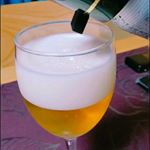 ビール好きな父のために♥️実家でのパフォーマンスに拍手喝采(*≧∀≦)笑ハンディーサーバー♥️軽いし、操作も簡単。単４電池二個でこんなに細やかな泡が❗️ ちょっと調子に乗りすぎて泡の分量間…のInstagram画像