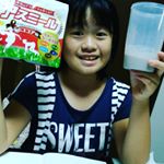 アスミール😁ココア味💓♥❤ 牛乳に入れて飲むだけ😆今日は、宿題しながら、冷たい牛乳に混ぜて美味しい👍アスミールたった1杯で1日の栄養素の約80％以上が補える❗優れもの😄バタバタと…のInstagram画像