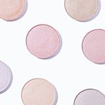 新作や色んなコスメがみられるので、LOFTなどのバラエティショップでついつい気になって購入してしまう！٩(๑❛ᴗ❛๑)۶#アイシャドウ #アイメイク #トリートメント効果 #カバー #発色 #…のInstagram画像