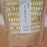 今月から始めた置き換えダイエット!!.こゆるぎマルシェの「まいあさスルリ」❇ 甘いきなこ味で美味しい!!牛乳に混ぜたり、好き組み合わせで摂取できますが私はプレーンヨーグルトにかけて食べ…のInstagram画像