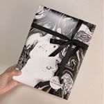 .﻿@queens_bathroom 様の﻿クイーンズバスルーム　スキンケアセット﻿が我が家にも届きました😍✨﻿﻿なになに、この高級感溢れる﻿ラッピングは♥️♥️♥️﻿﻿…のInstagram画像