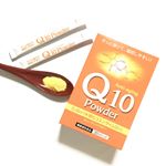 Q10パウダーを飲んでみました若々しさを保つコエンザイムQ10が入ったパウダー！水溶化されたコエンザイムQ10だから、吸収性がとてもいいそう。レモンのような少しすっぱい味のパウダー。水…のInstagram画像