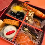 ちょっと早いけど、かば田のお試しおせちでお正月を味わいました。豚の角煮、伊達巻餅菓子ブリの照り焼き田作り黒豆鳴門芋きんとん栗甘露煮海老艶焼きいかめんたい割烹…のInstagram画像