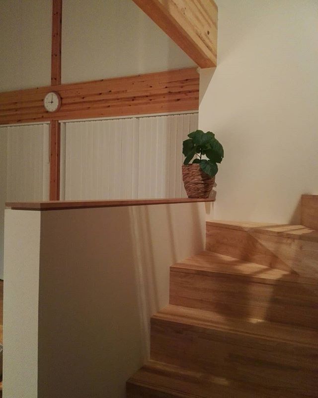 口コミ投稿：我が家の階段。こだわりは蹴込部分も同じ素材で作ってもらったところです。巾木も付…