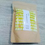 まいあさスルリ麹菌からつくられた酵素が腸の調子を整えてくれるきなこ風味の粉末です🍀1日６gを水や牛乳、ヨーグルトに混ぜます🎵私は毎日手作りのわらび餅にかけて6g食べています✨ …のInstagram画像