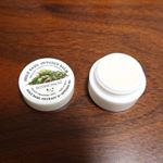 【Holy Basil Infused Balm】ホーリーバジルインフューズドバーム---契約栽培無農薬ホーリーバジルのインフューズドオイルがベースの贅沢なミツロウバームにその濃縮エキスを…のInstagram画像