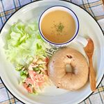 .ある日の朝食🥯.✔️ベーグル✔️マカロニサラダ✔️ごといもポタージュ✔️サラダ.実はこのポタージュ。五島で作られた薩摩芋を使用した濃厚なやさしい味わいのポター…のInstagram画像