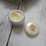 保湿力が高く、長く続く🤗🤗プロハーブ EMクリーム蜜蜂が作る天然のプロポリス成分を配合🐝🍯選りすぐりの植物成分（7～12種類）配合で、かさかさ肌とさようなら👋ひじ、ひざ、かかと…のInstagram画像