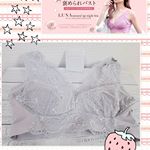 LUNAブラ最近愛用してます♥️.こちらのナイトブラは小胸さん専用✨✨ .胸の土台となるバージスラインを広がるのを抑え、本来お肉があるべき位置に留めてくれるナイトブラです😳..特に元々の胴の…のInstagram画像